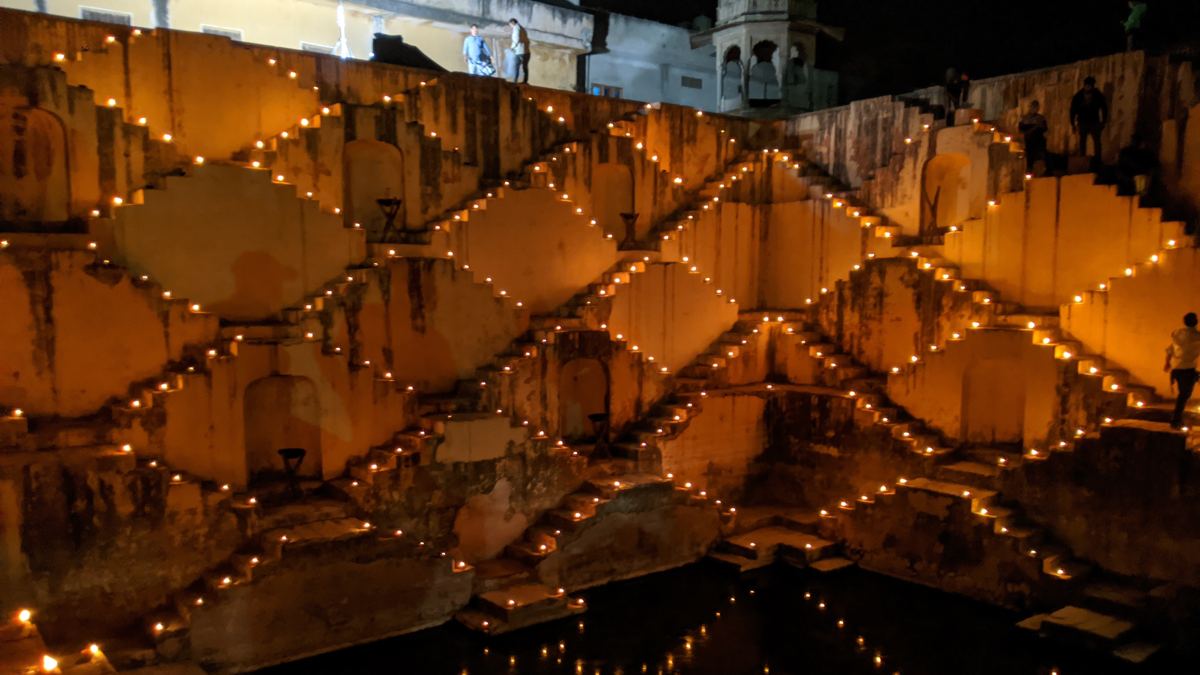 One Lamp per Step — The Empire, lighting breakdown frame